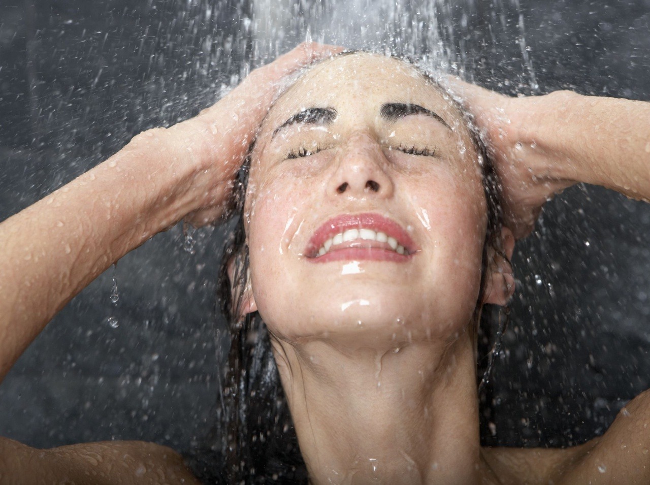 nepoužívajte pri sprchovaní teplú vodu, môže spôsobiť vysušovanie a začervenanie pokožky. 