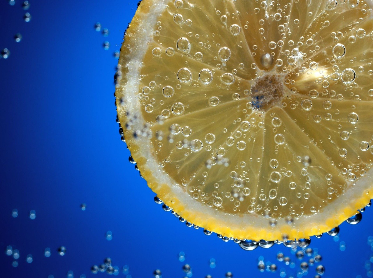 Nepreháňajte to s vodou s citrónom, inak budete čeliť nepríjemným vedľajším účinkom.