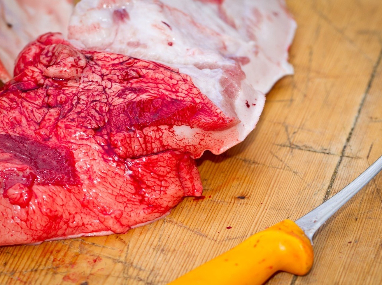 Pozor na konzumáciu červeného mäsa, poškodzuje srdce.
