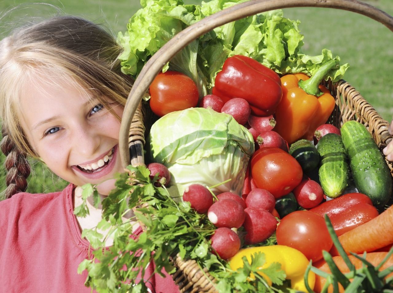 Deti konzumujú veľa soli, avšak pridali do svojho jedenia ovocie a zeleninu. 