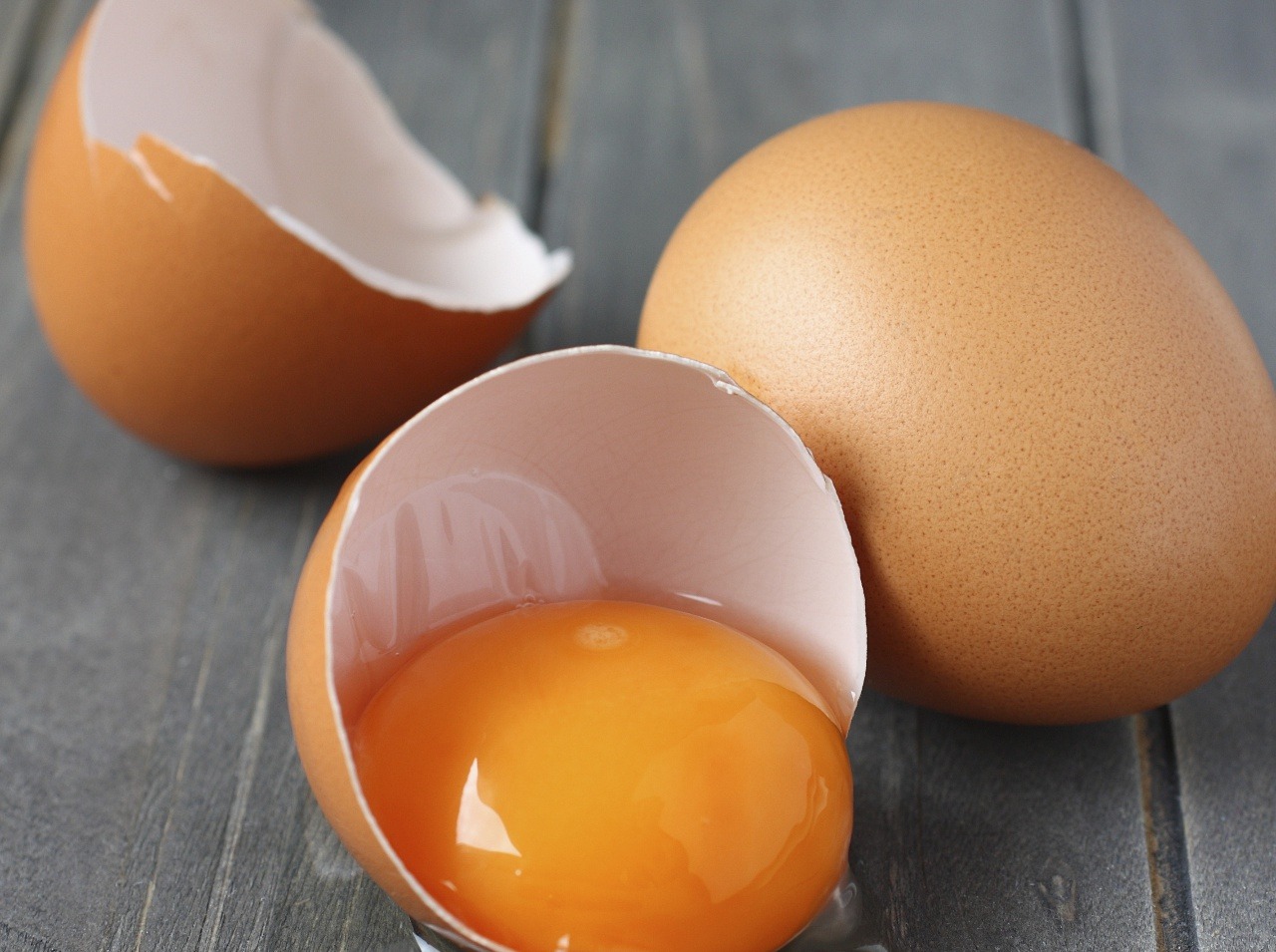 Vajcia by sa mali dostatočne dlho tepelne pripravovať, aj tak sa dá predísť salmonelóze.
