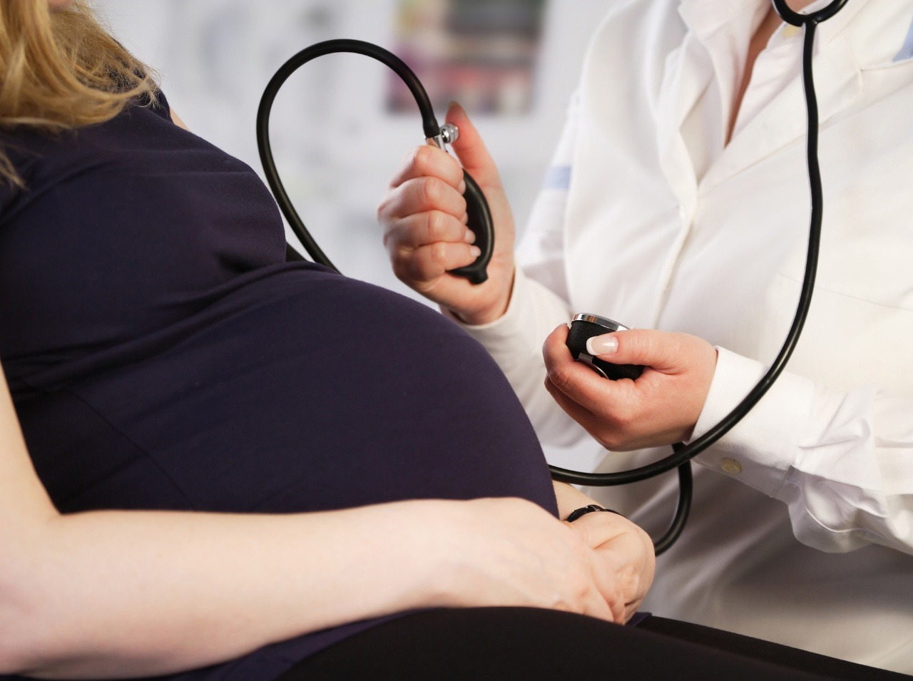 Rizikových tehotenstiev pribúda. Čo je ich príčinou?