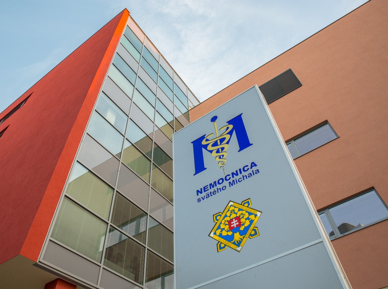 Bratislavská Nemocnica sv. Michala už funguje v novej budove na Cintorínskej ulici.