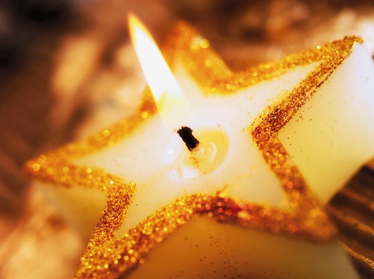 Sviečky navodzujú príjemnú vianočnú atmosféru, no niektoré sú zdraviu škodlivé. 