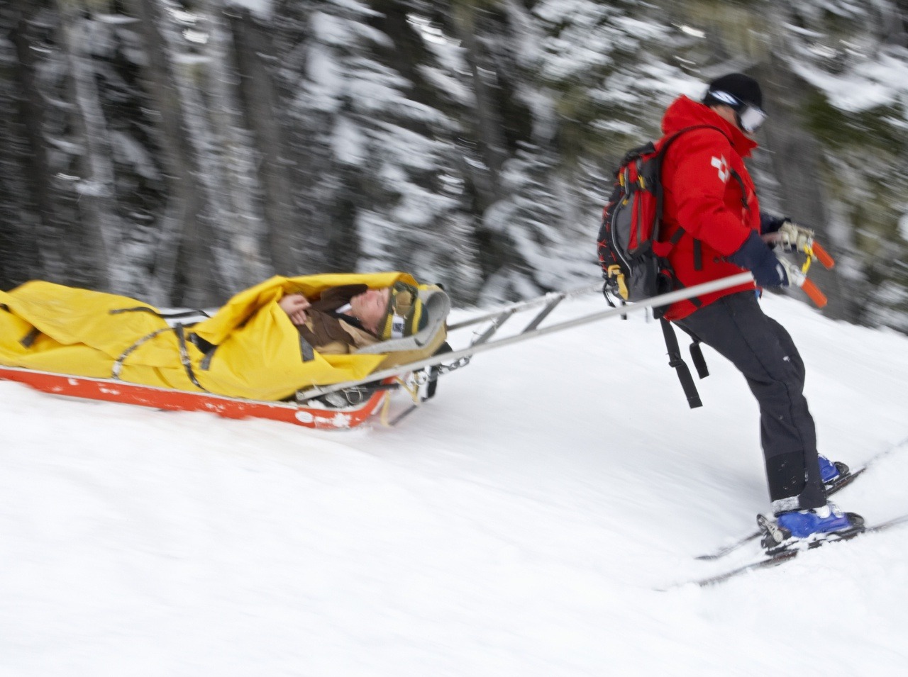 Čaká nás koniec roka, ktorý si mnohí spájajú s lyžovačkou. Ako sa nezraniť? 
