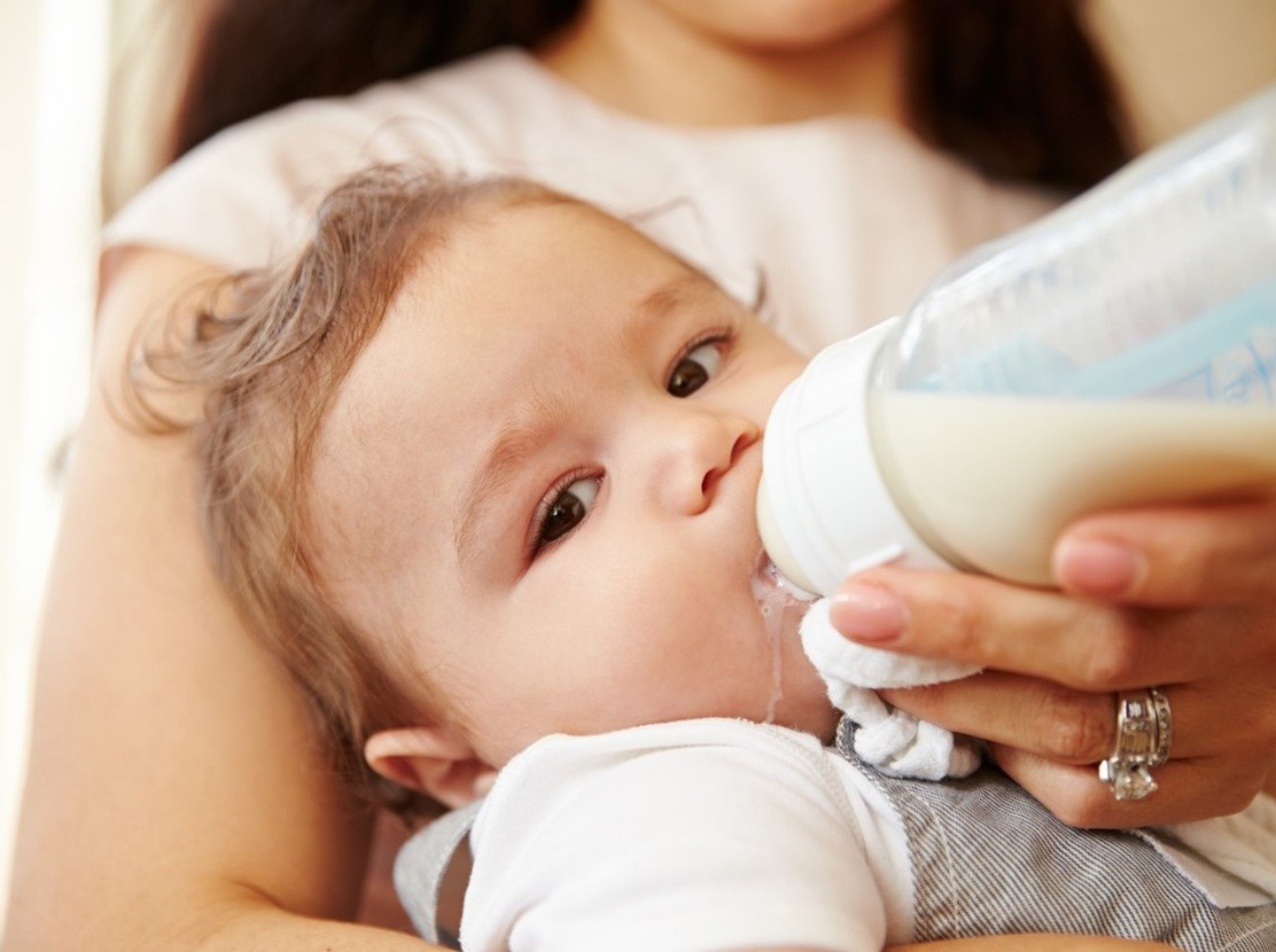 Proteín z materského mlieka má antibiotické účinky.