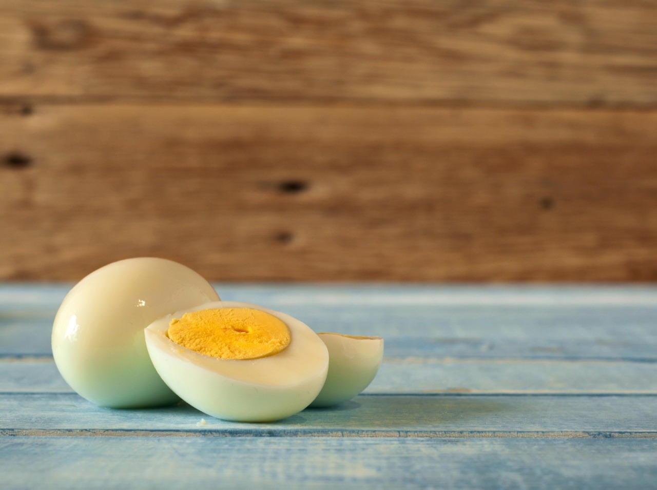 Je výživnejší bielok alebo žĺtok? Ak si neviete vybrať, pokojne si doprajte vajíčok, čo si hrdlo ráči. 