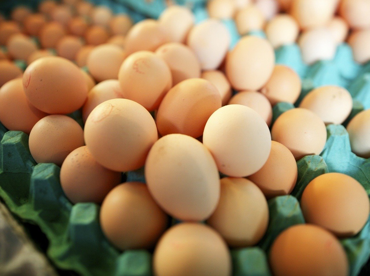 Viete, ako správne manipulovať s vajíčkami? Prekvapí vás, no túto chybu robíme pomerne často! 