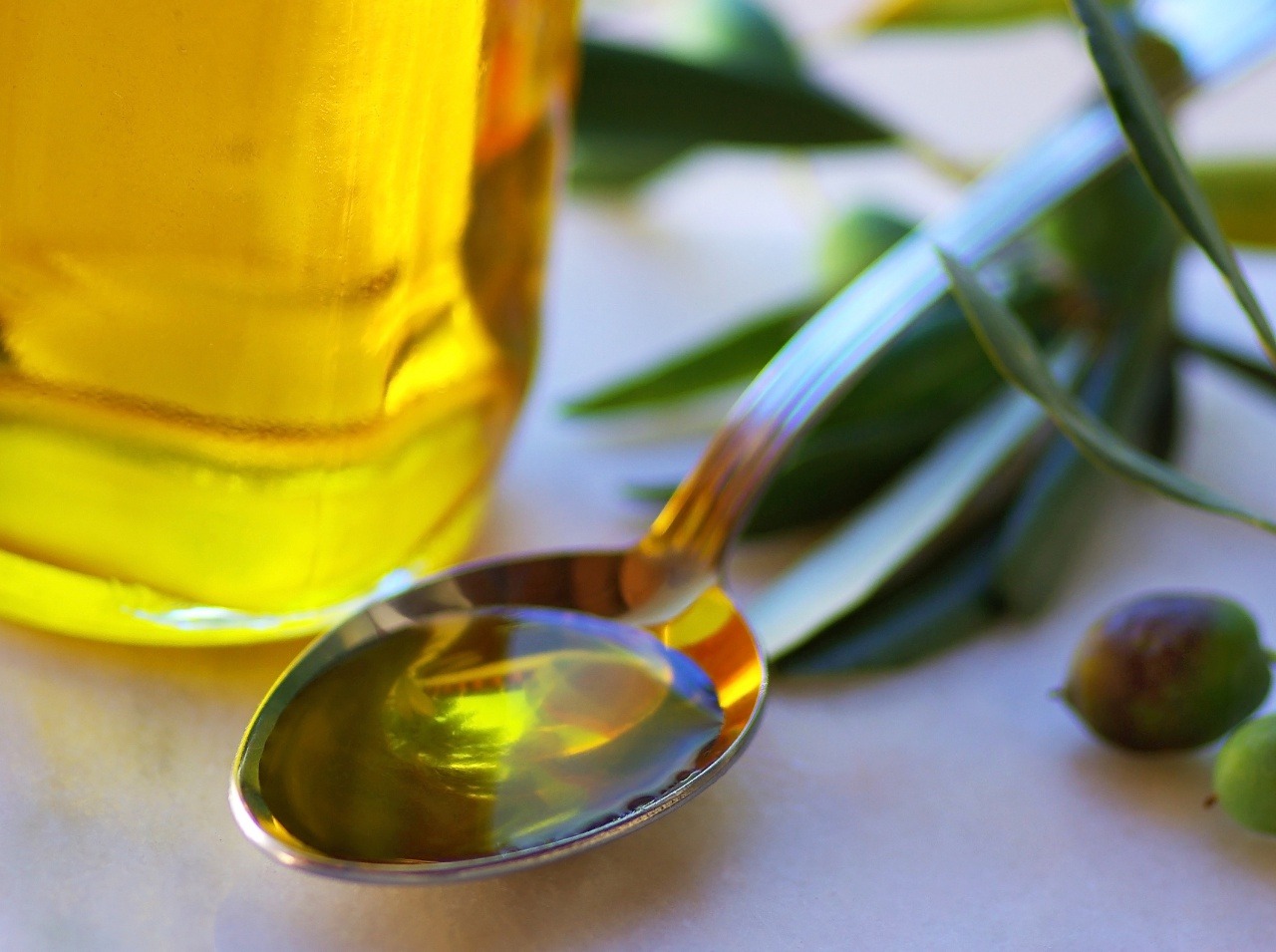 Lyžica extra panenského olivového oleja pomáha predchádzať bolestiam pri menštruácii. 