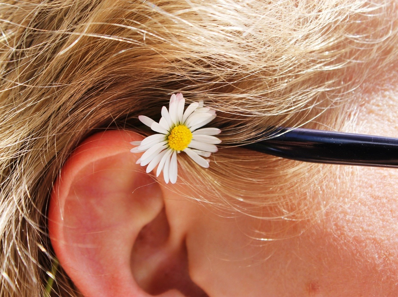 Viete, ako sa o uši počas leta starať? Ako sa zbaviť vody v uchu? 