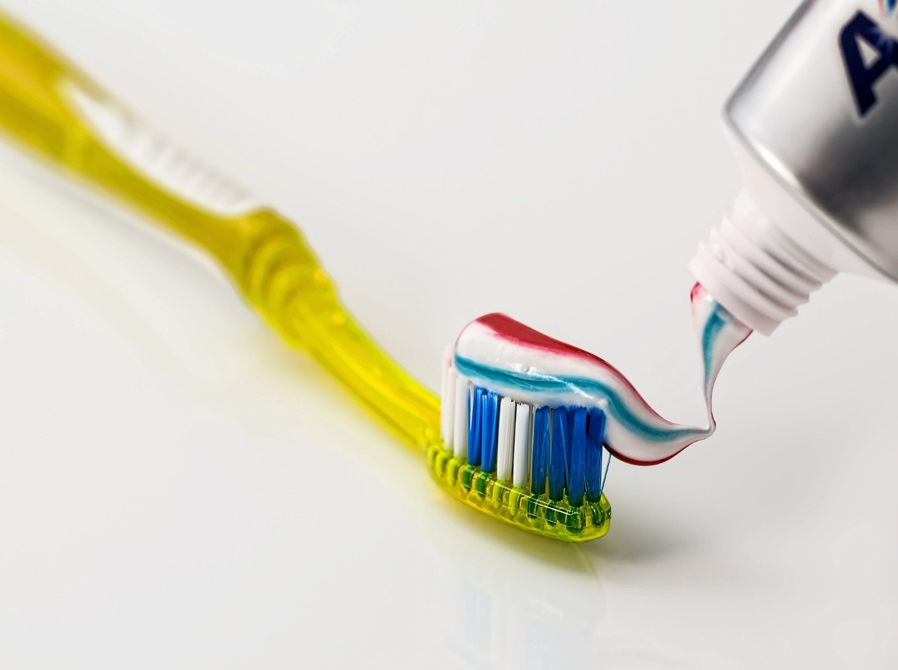 Viete, čo všetko by ste si okrem klasického umývania zubov mali ešte robiť? 