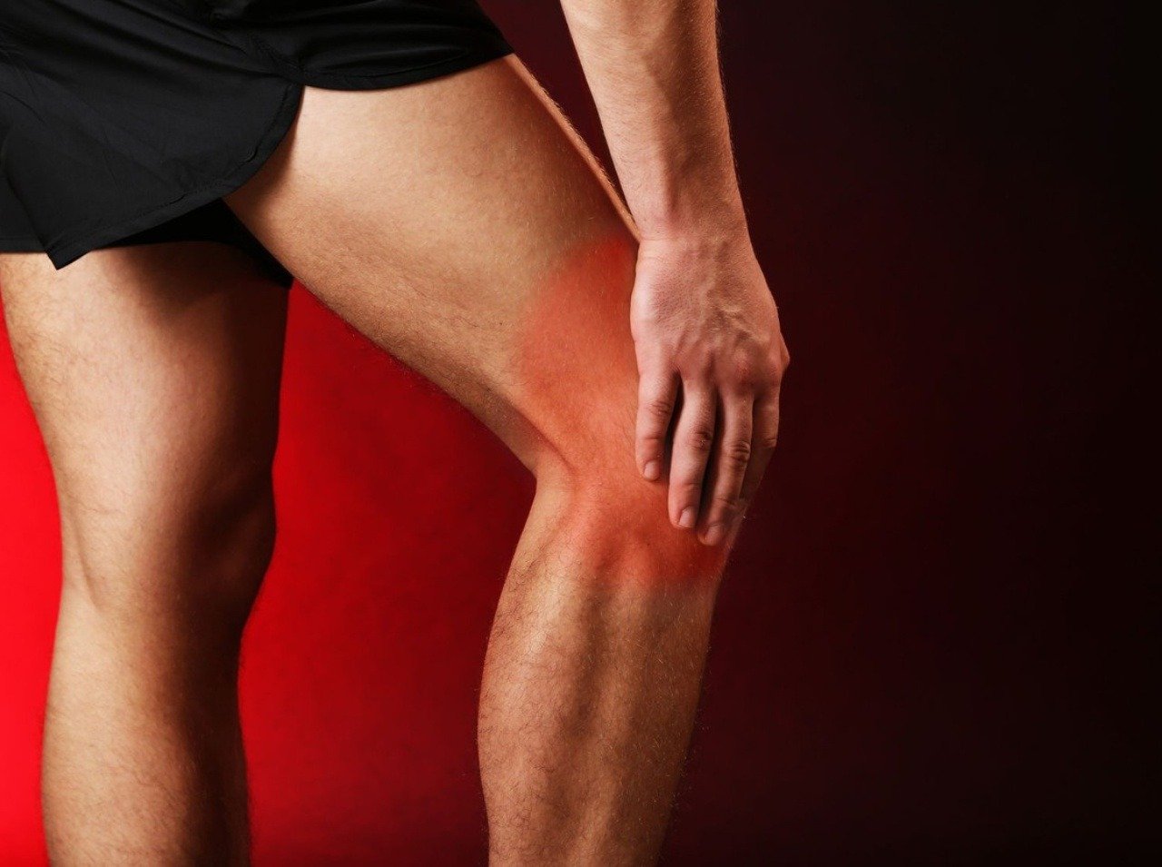 Bolesť kolena vie človeka vyradiť z každodenných činností. 