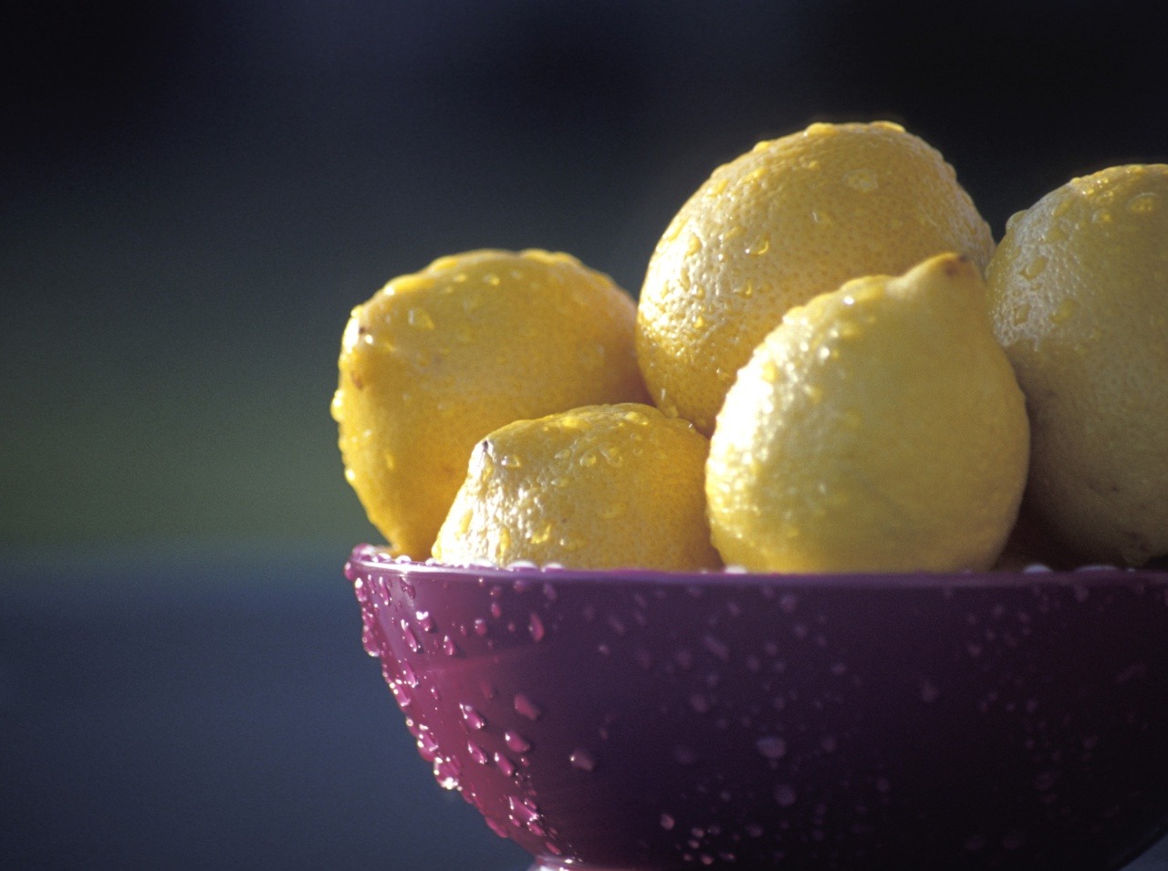Viete, ako z citrónu vyťažiť maximum? Využitím všetkých jeho častí! 