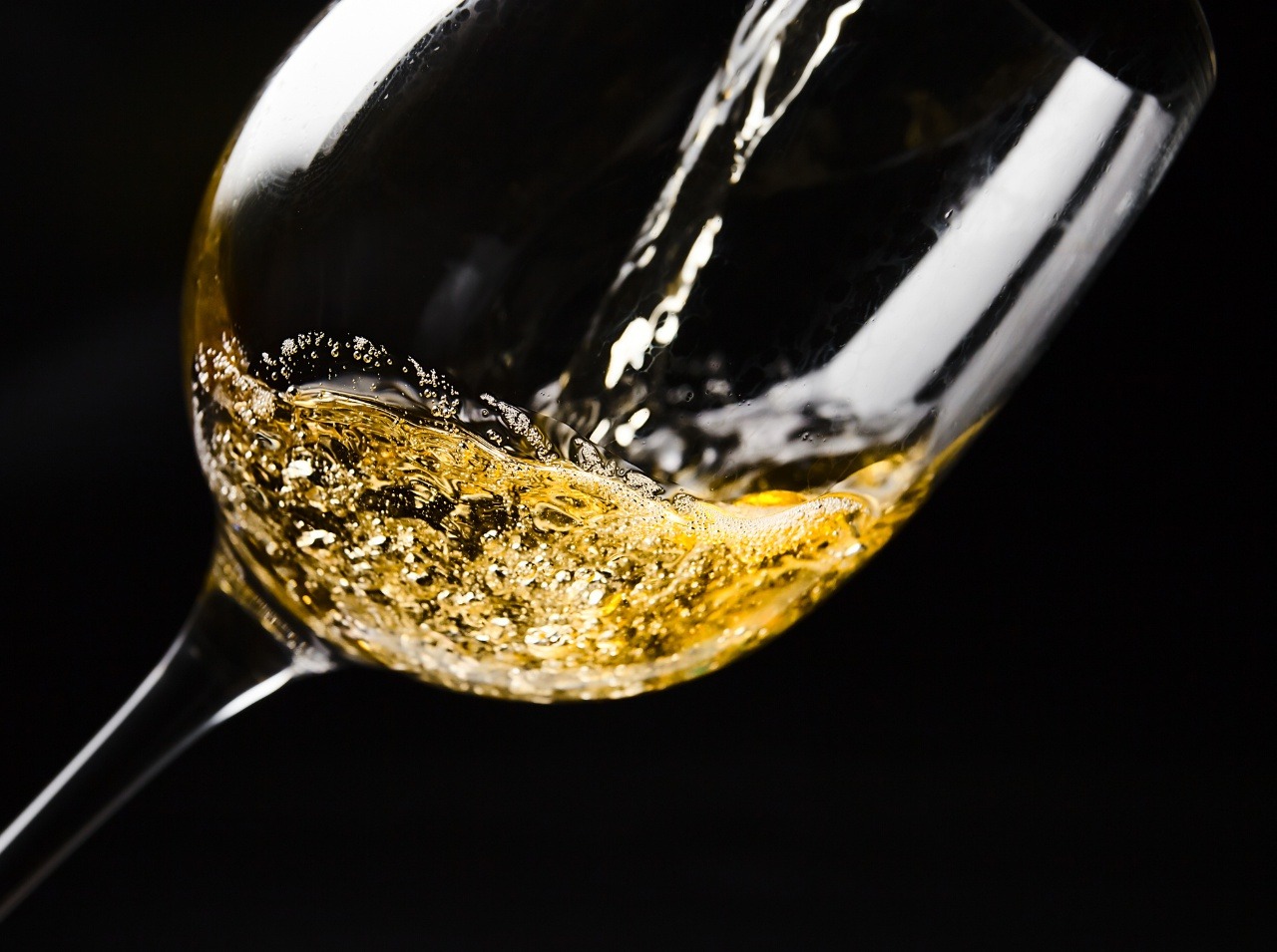 Pohár bieleho vína denne rapídne zvyšuje riziko rakoviny kože. 