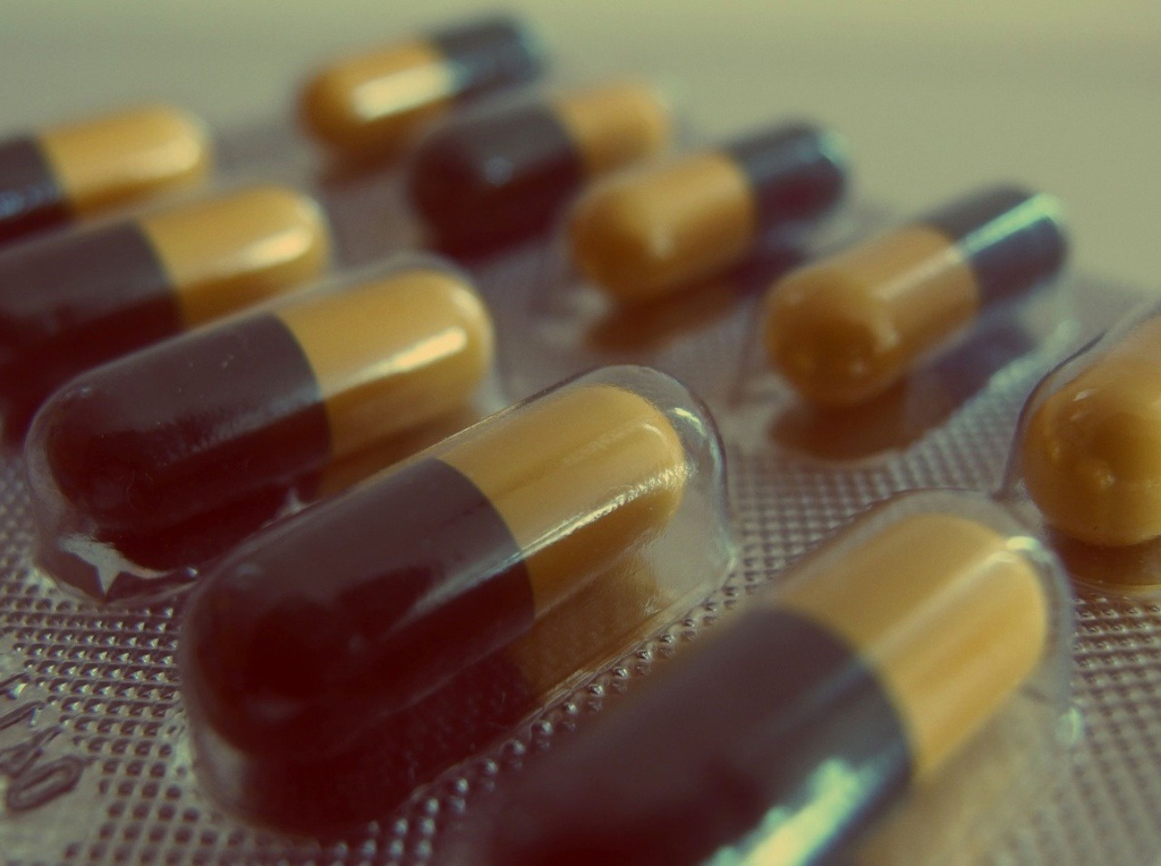 Dlhodobé užívanie antibiotík narúša črevnú mikroflóru.