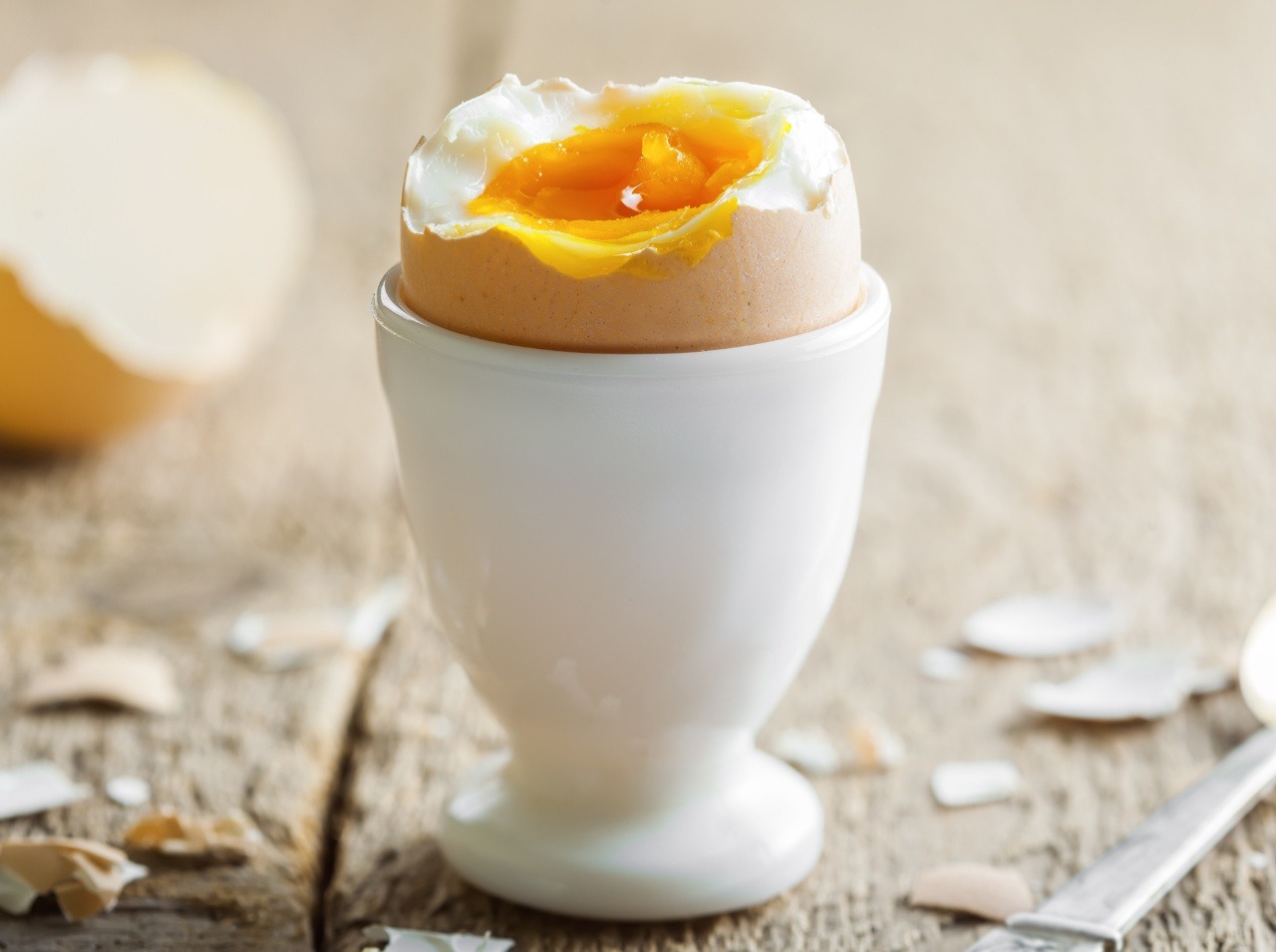 Vajíčko je bohatým zdrojom bielkovín, no ani s jeho množstvom to netreba preháňať. 