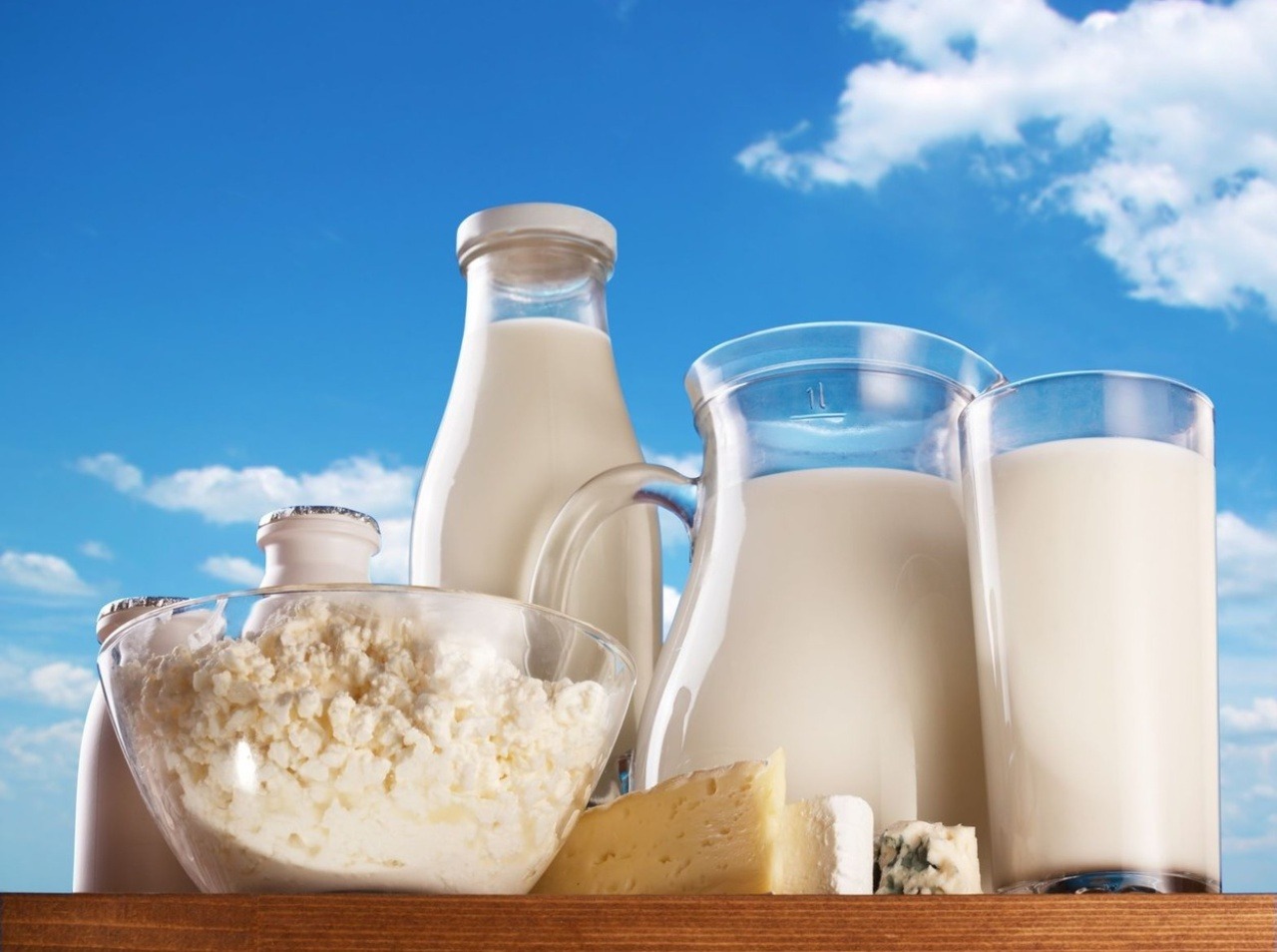 Mlieko, jogurt ako aj ďalšie mliečne výrobky, obsahujú laktózu, ktorá nie je ničím iným ako čisto prírodným zložitým cukrom.