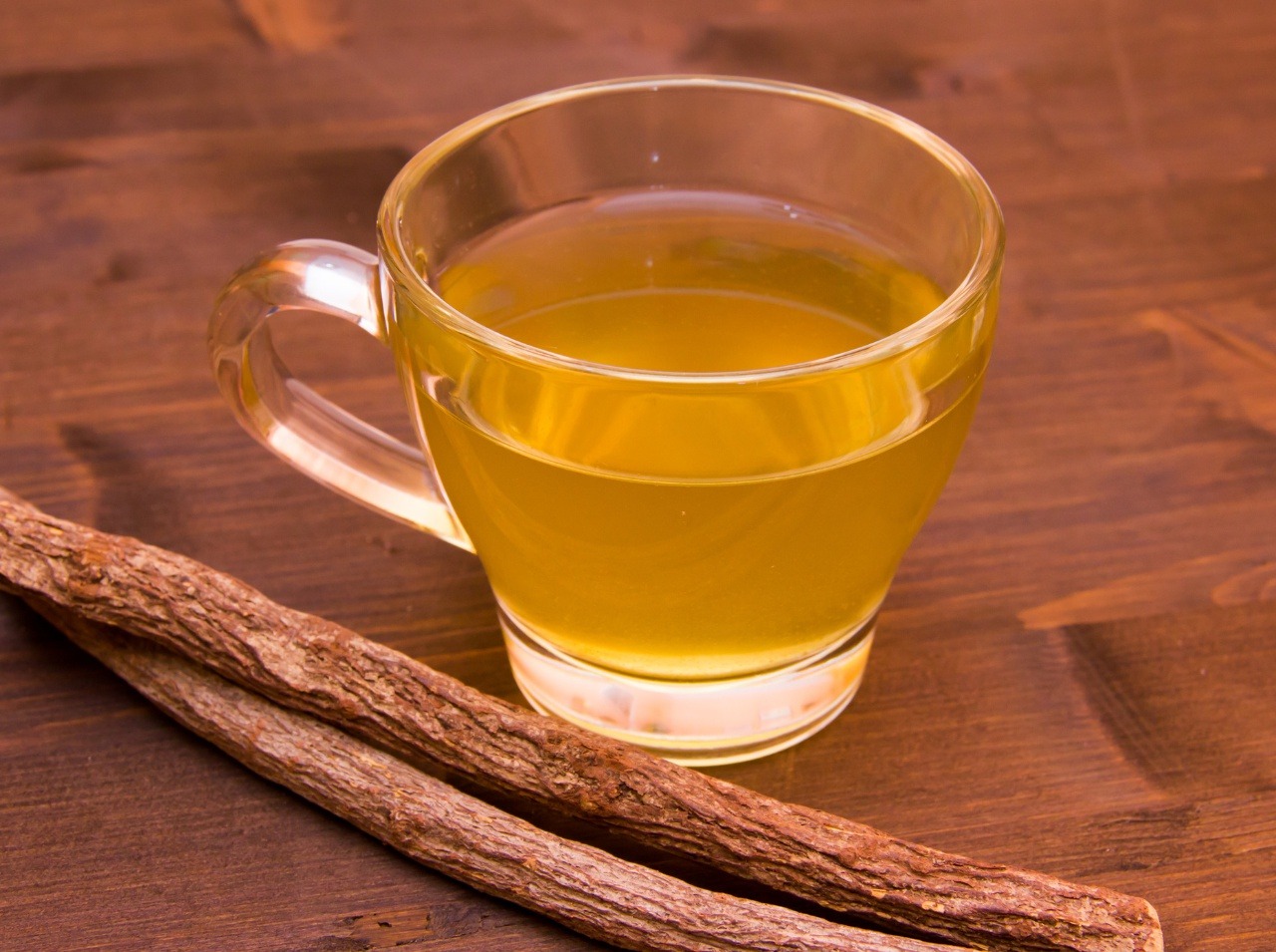 Pozor na nadmerné množstvo pitia čaju so sladkým drievkom. 