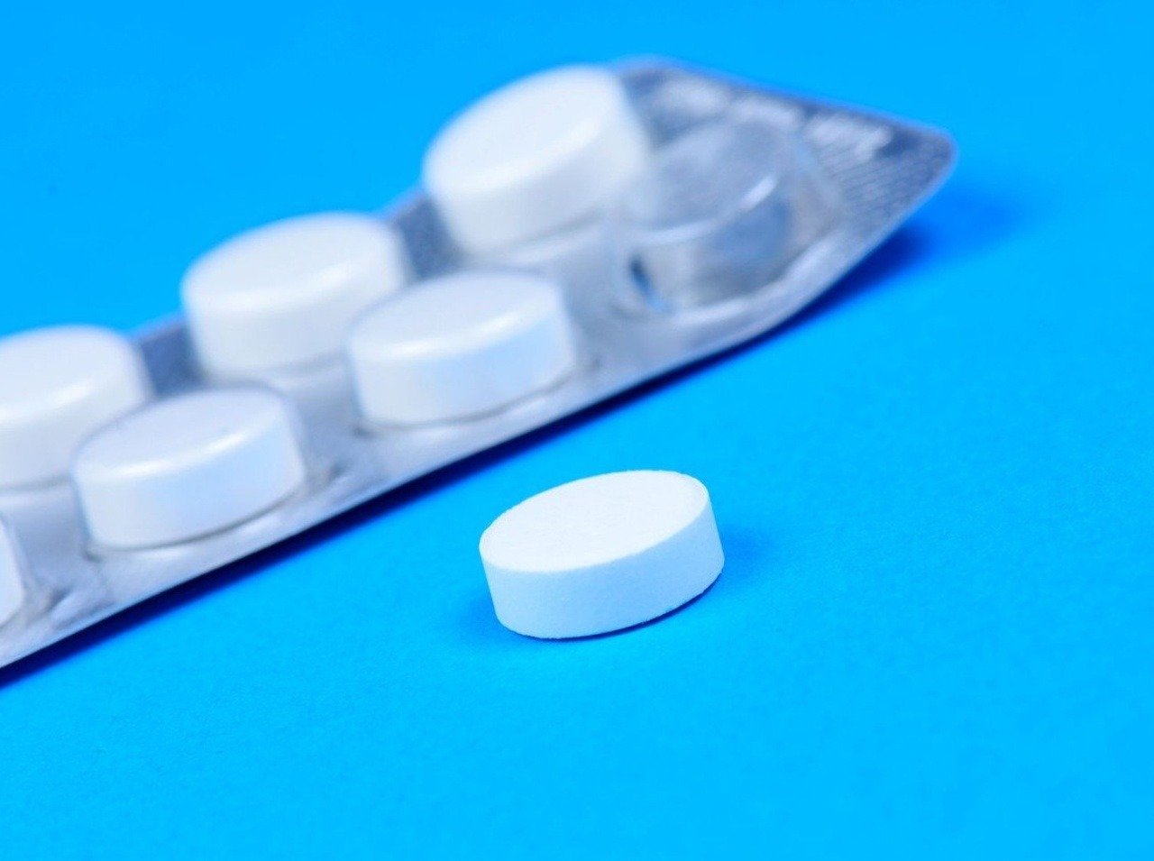 Aspirín je skvelá pomoc, ako zahnať bolesť, niet divu, že sa radí medzi najčastejšie používané lieky. 