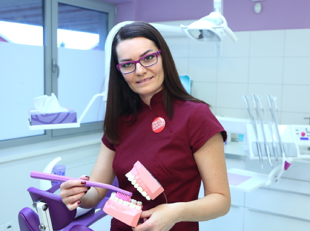 Dentálna hygienička Ivona Bondorová. Foto: Ján Zemiar