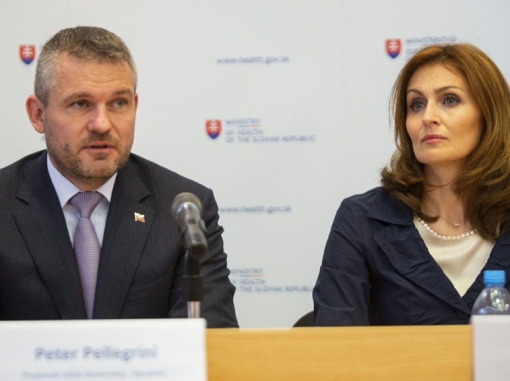 Premiér SR Peter Pellegriny a ministerka zdravotníctva Andrea Kalavská. Foto: TASR/Jakub Kotian