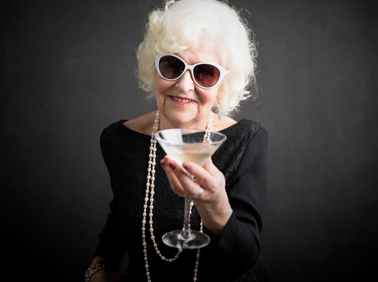 Alkohol môže skrátiť život seniorov aj o niekoľko rokov.