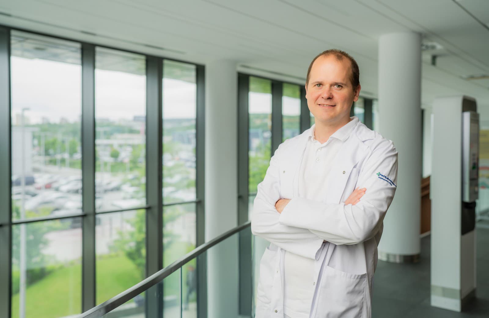 Заведующий хирургическим отделением больницы Бори док. МУДр. Людовит Данигель, доктор философии, магистр здравоохранения.