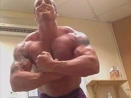 Dean túžil po veľkých svaloch, preto si pomáhal nebezpečnými steroidmi!