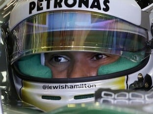 Lewis Hamilton musi pred