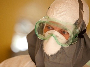 Ebola aj naďalej ohrozuje