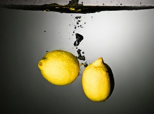 Spravte si citrónovú vodu