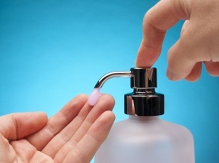 Umývajte si dôkladne ruky,