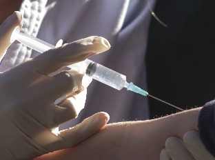 Očkovanie údajne nespôsobuje autizmus
