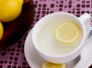 Voda s citrónom má