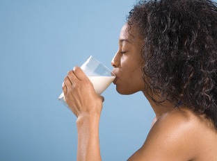Konzumácia mlieka môže niektorým