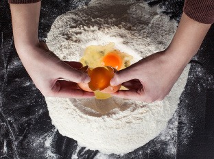 Používanie surových vajec si