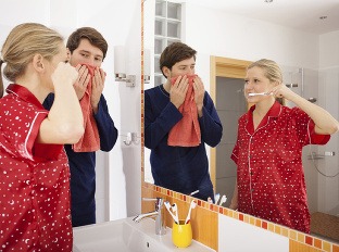 Umývanie zubov dokáže ovplyvniť