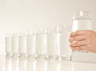 Koľko pohárov vody denne