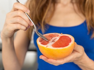 Grapefruit je plný vitamínov