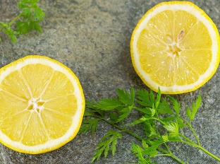 Nápoj s citrónom a