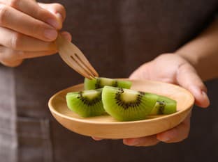 Nevyhadzujte šupku z kiwi: