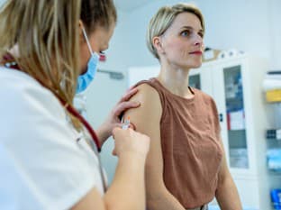 Farmaceuti radia: Na očkovanie