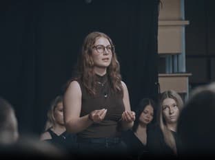 Študentka zatlačila na ministra