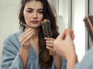 Vypadávajú vám vlasy a máte kruhy pod očami? Takto vaše telo kričí, že mu chýba vitamín D.