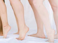 Pichanie v nohách môže signalizovať kŕčové žily aj bez toho, aby ste ich videli