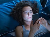 Pozeráte v noci do telefónu? Dávajte si pozor na TÚTO chorobu