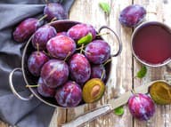 Zdravé črevá a pevné kosti vďaka šťave zo sliviek: Kto by sa jej mal radšej vyhnúť?
