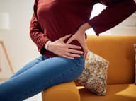 Bolesť bedrového kĺbu: Príčiny, riešenia a podpora výživou