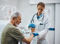 Takéto sú príznaky reumatoidnej artritídy, ktoré často PREHLIADAME