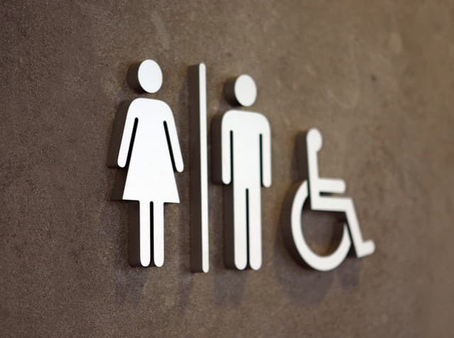 Takáto je podľa vedcov pravda o tom, čo HROZÍ nášmu zdraviu na verejných toaletách